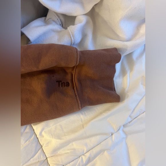 (2 PIECES) TNA cozy set. Sweater and sweat pants. Large - Picture 5 of 7